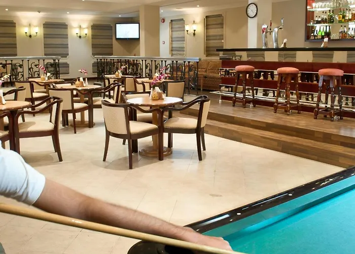 Al Falaj Hotel